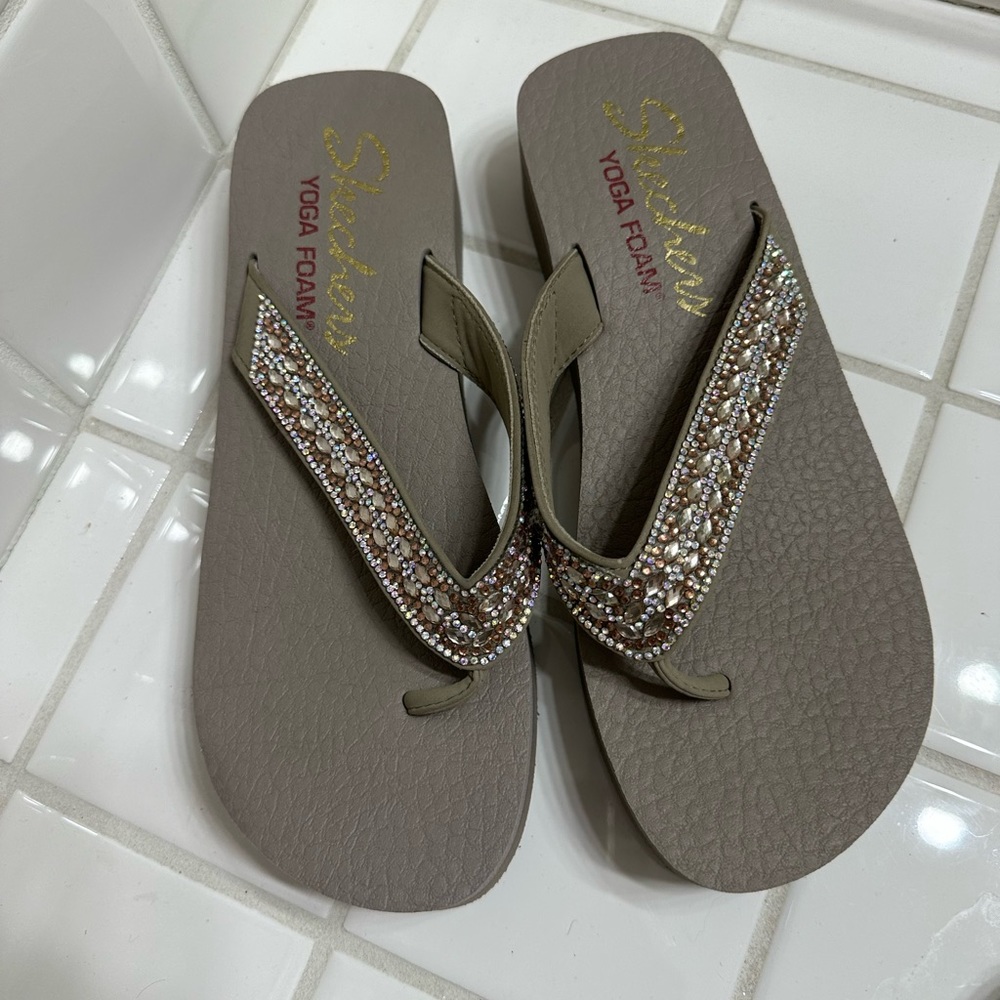 Sketchers Yoga Foam Flip Flops